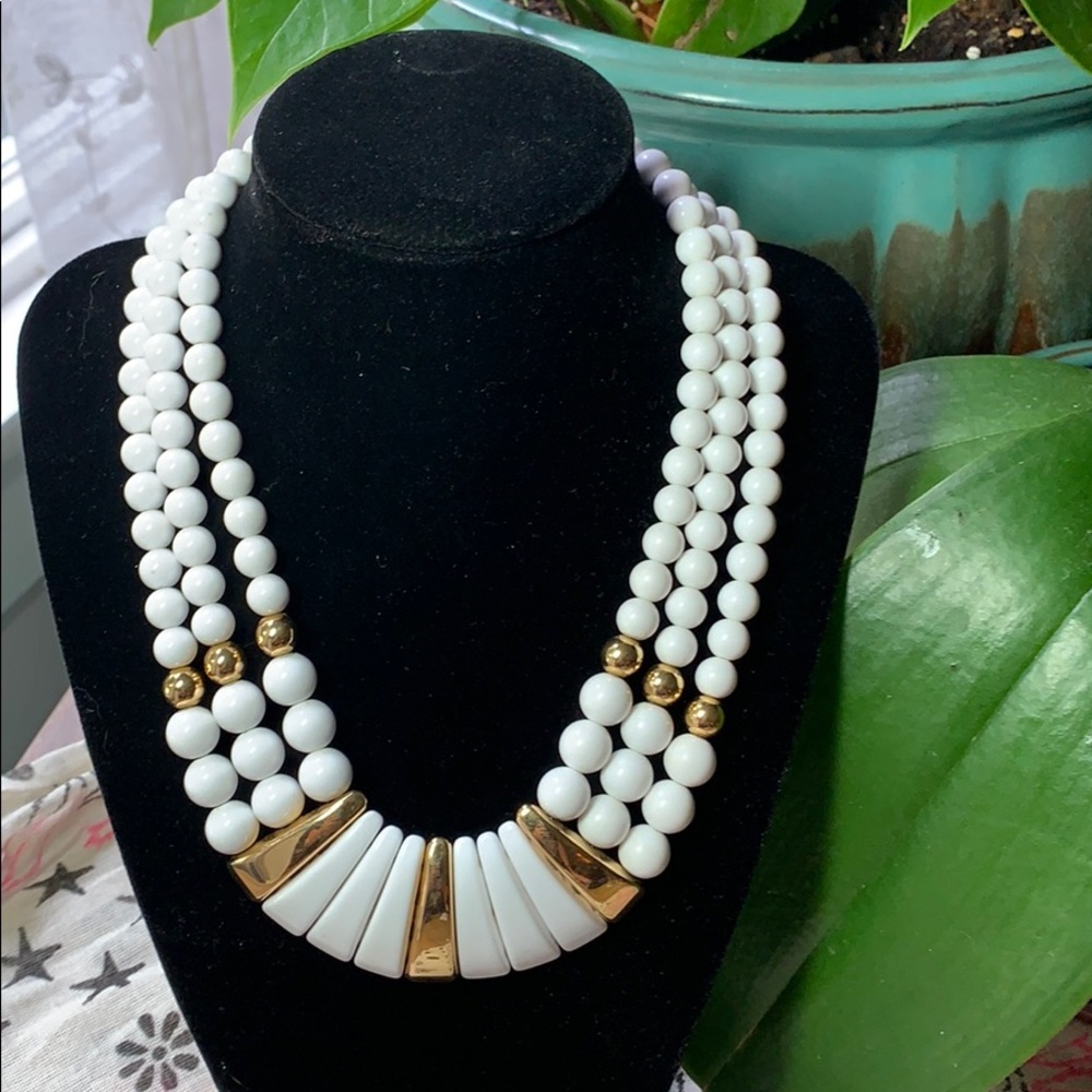 Vintage white and goldtone necklace